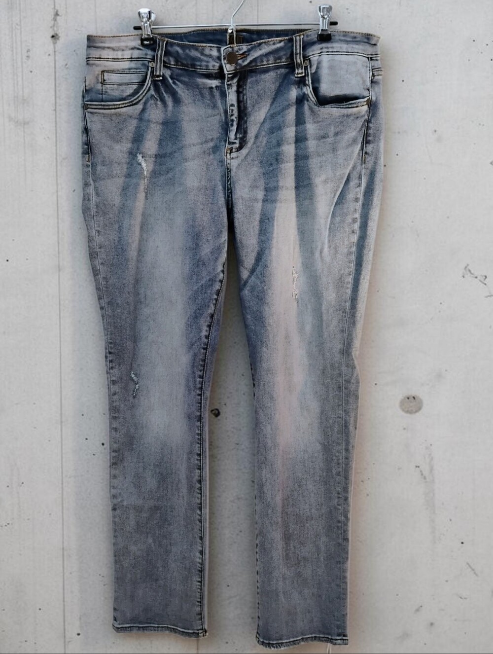KUT From The Kloth Catherine Boyfriend Jeans Light Wash Distressed Size 16